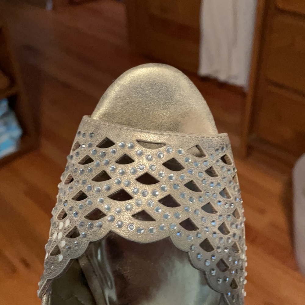 Pumps - Picture 7 of 8